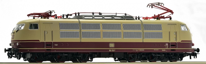 Electric locomotive BR 103<br /><a href='images/pictures/Roco/224489.jpg' target='_blank'>Full size image</a>